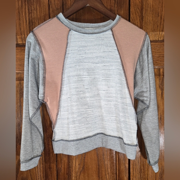 5 For 20 BKE Buckle Long Sleeve Color Block Gray Tan Top in size Youth S - Picture 1 of 3